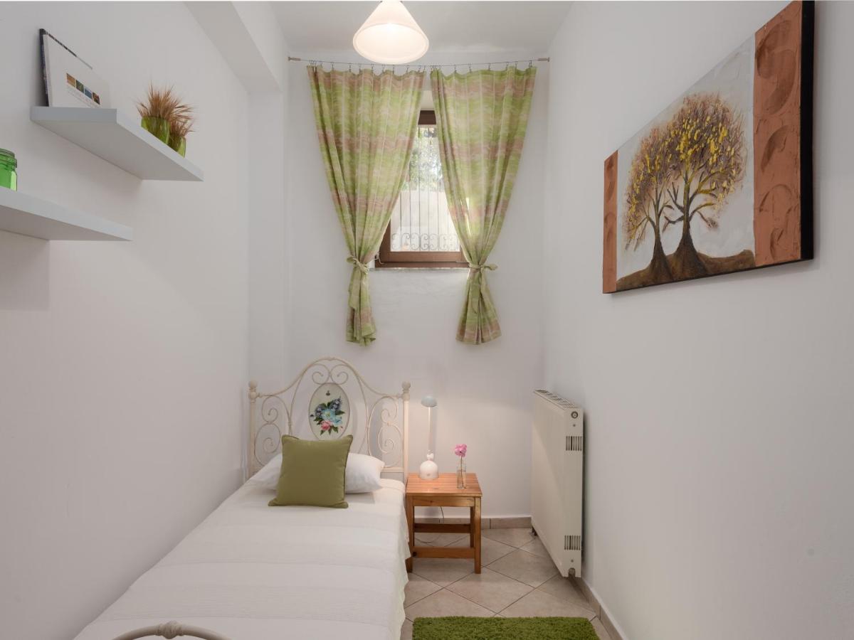 Aura Traditional Apartment Prines  Bagian luar foto